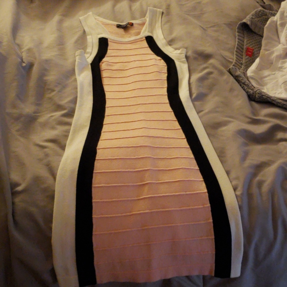 Dress - Picture 4 of 4